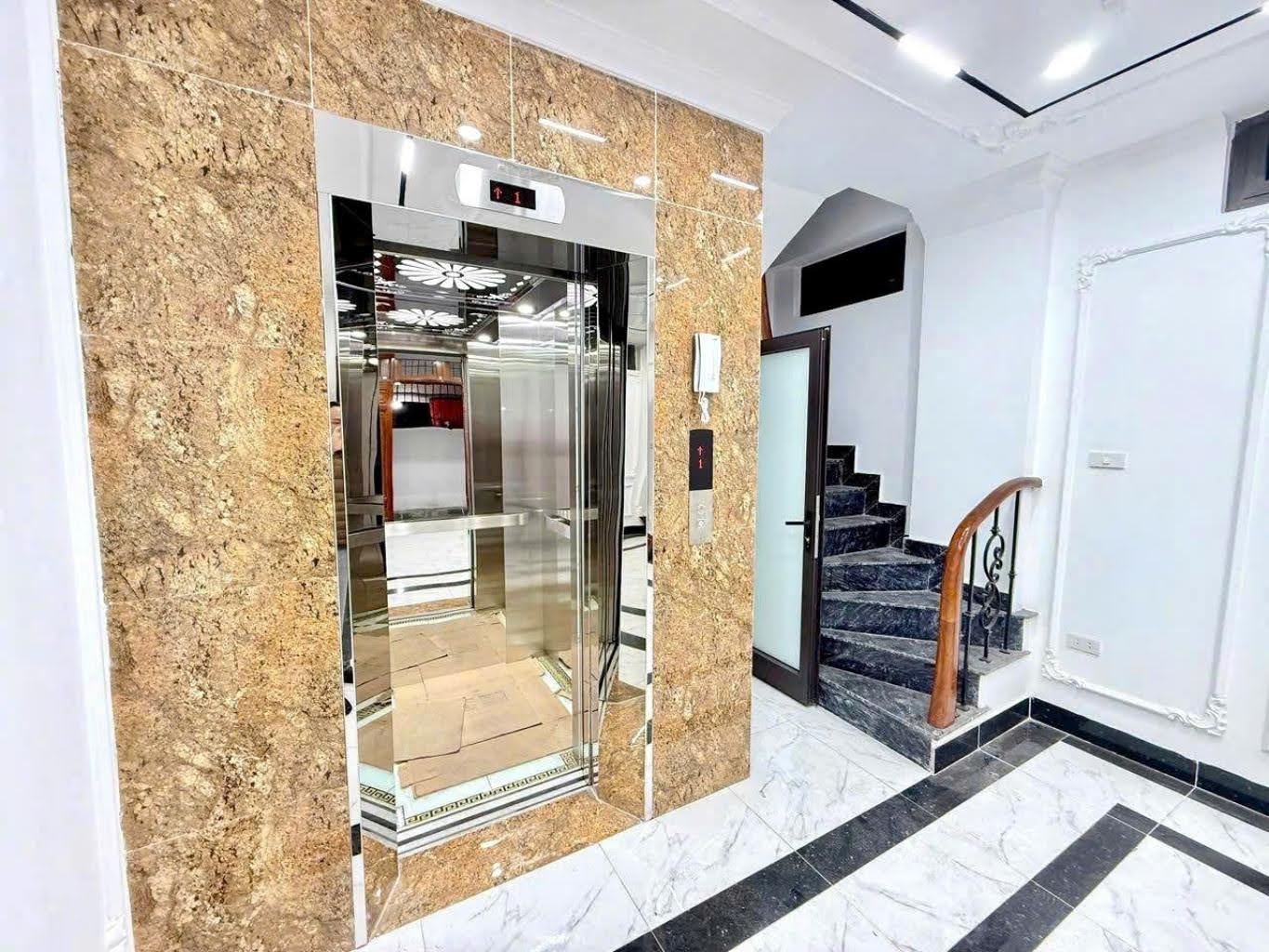 Nhà dòng tiền 71m2 Mễ Trì - nở hậu - sát công viên - bãi ô tô - mặt tiền rộng - Ảnh chính
